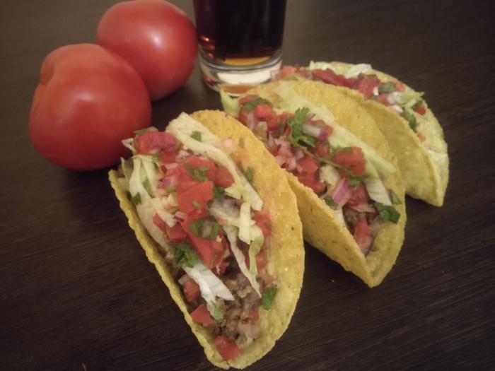 Tacos with pico de gallo (Taco bell restaurant) - My, Yummy, Easy, Quickly, Taco, Mexican cuisine, Tomatoes, A restaurant, Sauce, Longpost