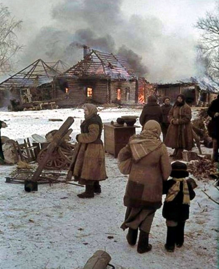 Color photographs taken by a Wehrmacht soldier in a Ukrainian village set on fire in 1944 - The Great Patriotic War, Enemy, Wehrmacht, Germans, Longpost, The photo, The Second World War