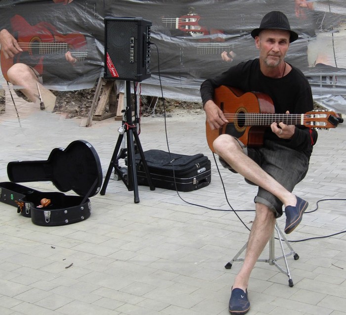 St. Petersburg or Moscow? No ... Millerovo has its own street musician - Music, The street, Millerovo, Rostov region