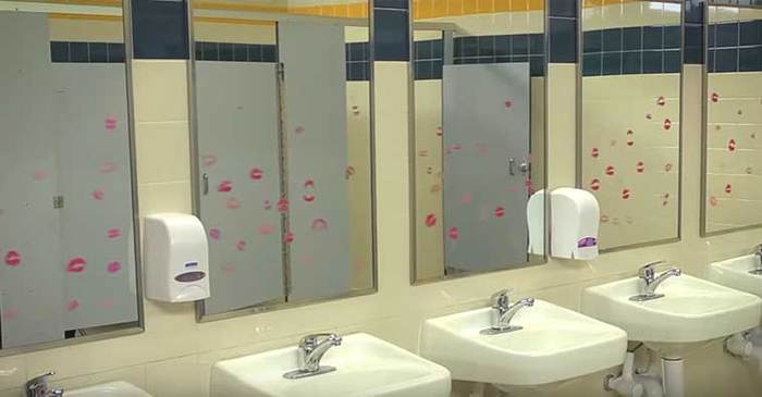 Schoolgirls mocked the janitor, leaving traces of lipstick on the mirrors: he figured out what to answer them... - School, Teenagers, Longpost, Revenge, Lesson