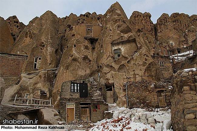 Cave village in the rocks. - Caves, Lodging, Iran, Text, Longpost