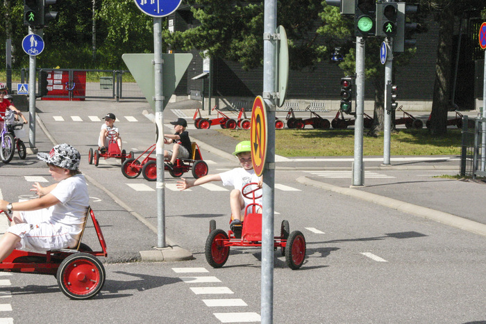 Traffic rules and examples from Finland. - My, Children, Finland, Traffic rules, , Longpost