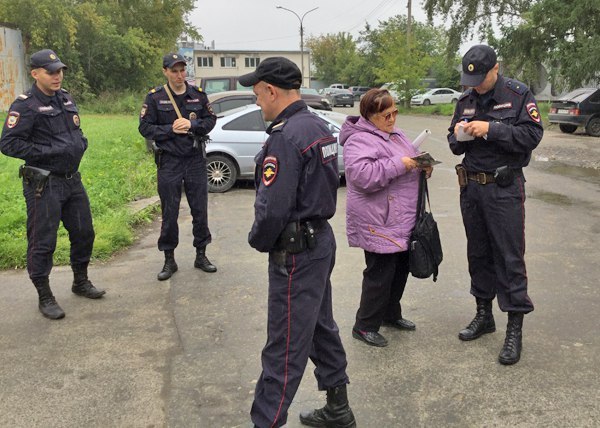 Вооружена плакатом и очень опасна: на Урале преследуют пенсионерку за участие в пикете против полицейского произвола - Беспредел, Полиция, Екатеринбург, СМИ, Длиннопост, Негатив, СМИ и пресса