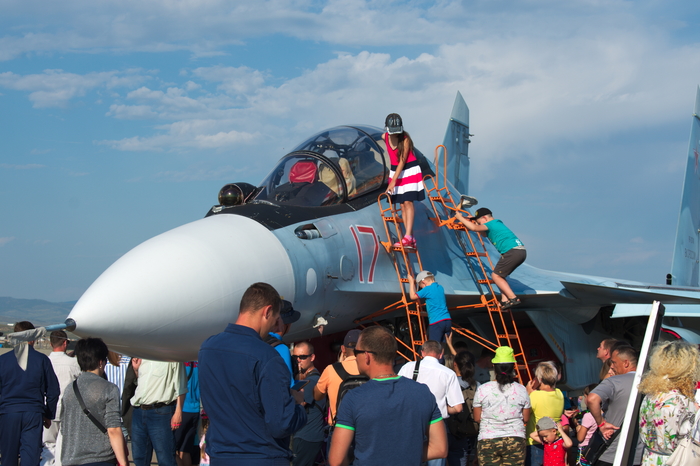 80th anniversary of U-UAZ | Festive events - My, Aviation, Airplane, Audience, Aerobatics, Military equipment, Longpost