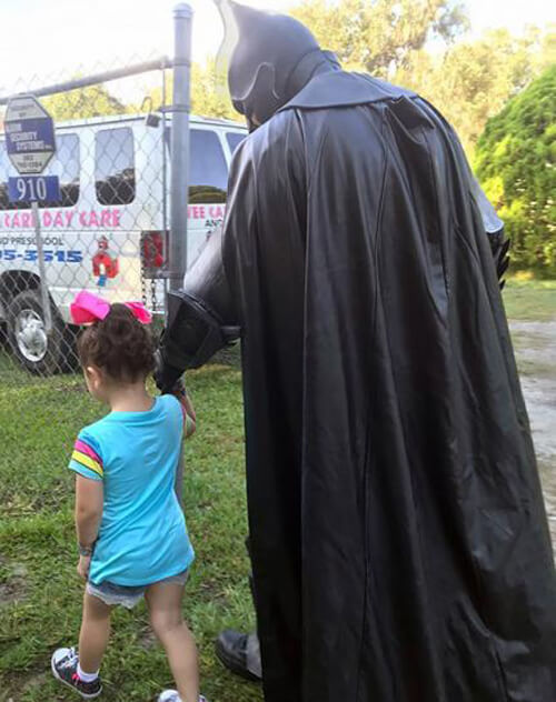 Batman saved a little girl from bullies - Batman, Children, Kindness