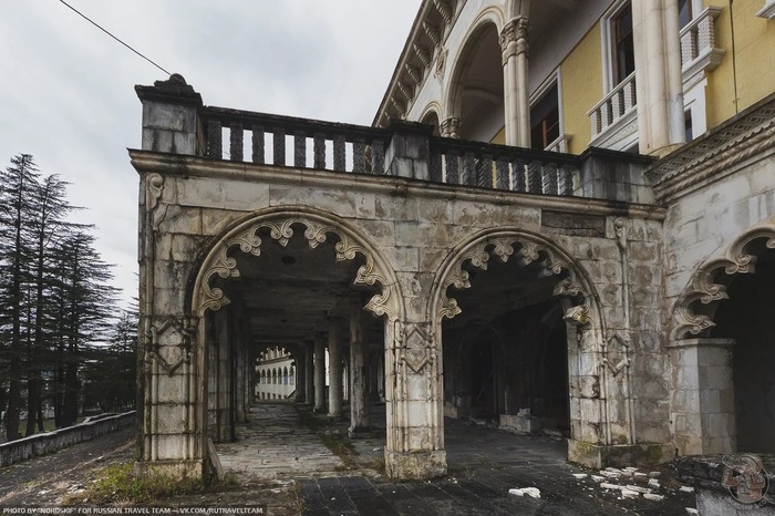 "Дворец Эпохи Социализма" Гигантский заброшенный санаторий в Цхалтубо
