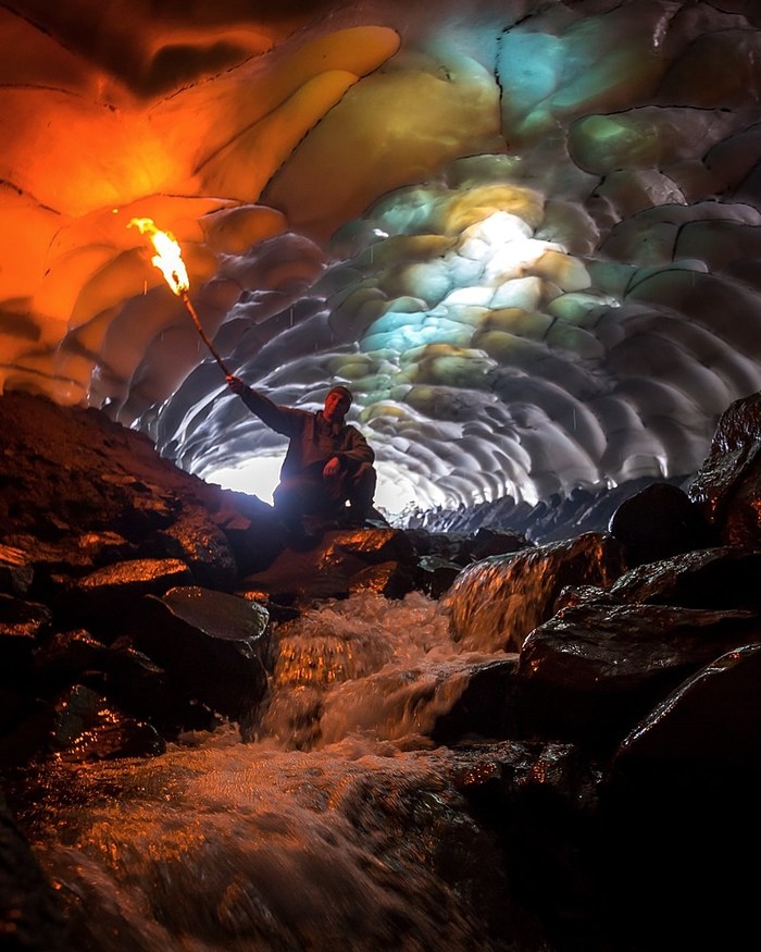 "В радужной пещере"
