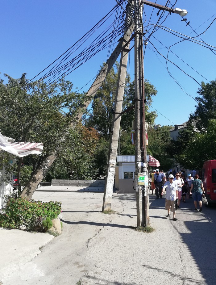 Would you put a pole in the middle of the road!! You offend)) - My, Crimea, Russia, Longpost