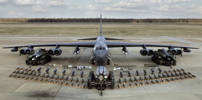 B-52 с набором подарков - Авиация, Авиация США, Бомбардировщик, Самолет, Фотография, Арсенал