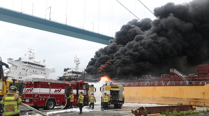 tanker explosion - Tanker, Explosion, Port, Sailors, Sealand, Longpost, South Korea
