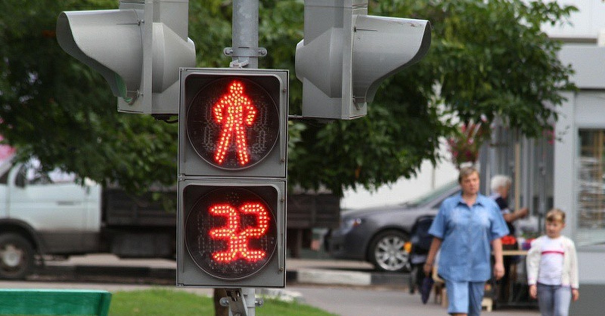 Переход на красный пешеход. Пешеходный светофор. Светофор для пешеходов. Сфетофорный для пешеходов. Светофор с человечками.