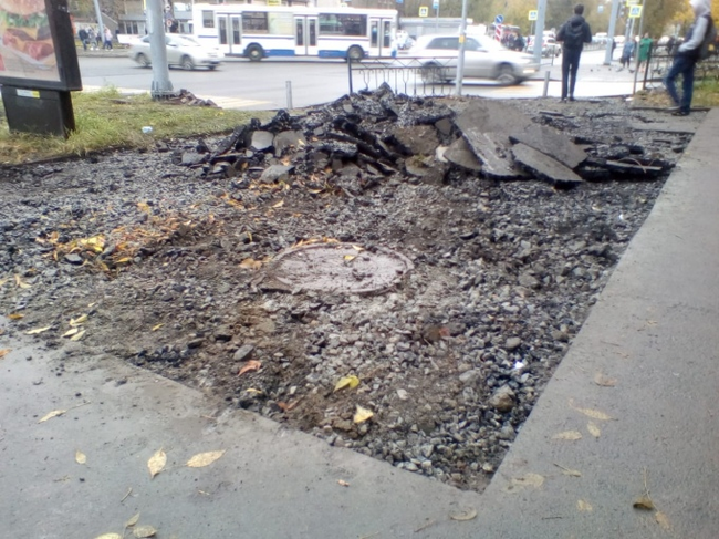 In Yekaterinburg, they destroy new asphalt for the installation of traffic lights - Ural, Asphalt, Russia, Road works, Longpost, Yekaterinburg