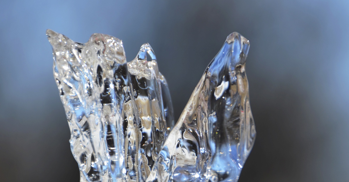 Лед 5 букв на т. Кристал Тисига. Ледяные Кристаллы. Кристаллики льда. Кристаллы в природе.