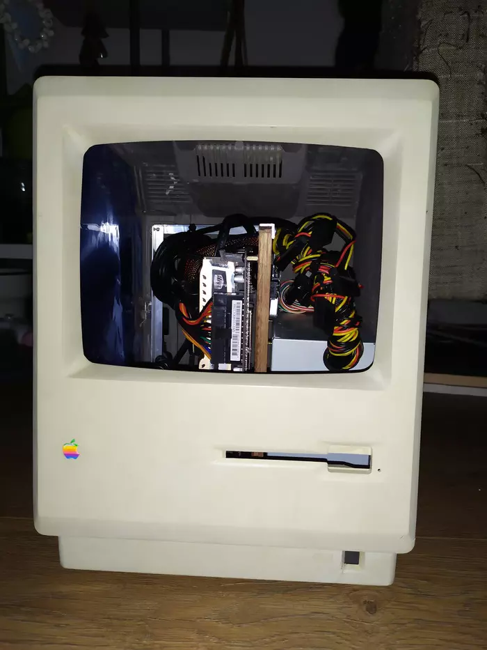 Computer in the case of the original Macintosh - Macintosh, Mac os, Linux, Elementary Os, Modding, Computer Modding, Retro, Retrotechnics, Longpost