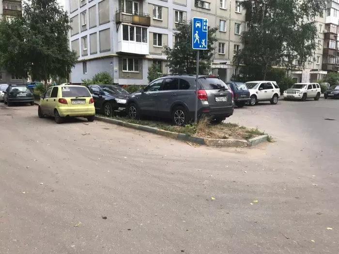 Очень удобно! - Длиннопост, Газон, Автохам, Неправильная парковка, Моё