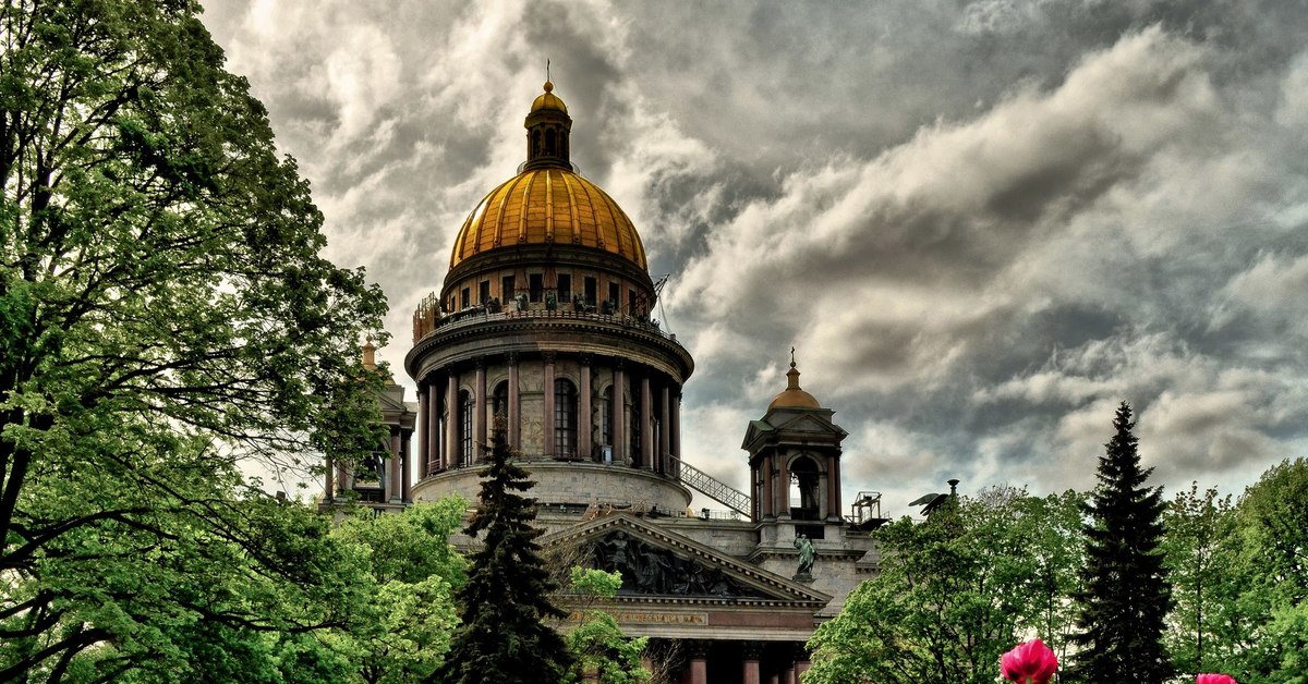 Цветов санкт петербург. Питер лето Иссаковский собор. Питер Исаакиевский собор лето. Исакиевский собор цветы. Исаакиевский собор цветы.