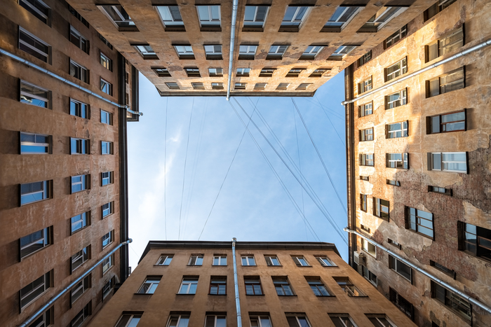 Двор колодец