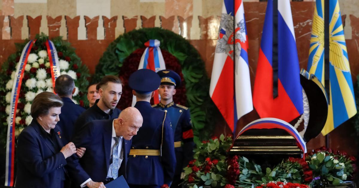 Могила Леонова Фото