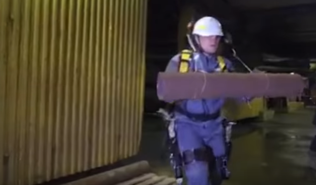 It won’t be said by night, but in Russia an industrial exoskeleton is currently being tested and fine-tuned. - Russia, Exoskeleton, Hard labour, Longpost