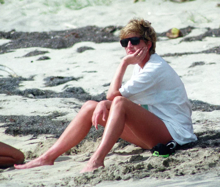 Princess Diana, Saint Kitts and Nevis, 1993 - Retro, Princess Diana, Saint Kitts and Nevis, Beach, 90th, The photo