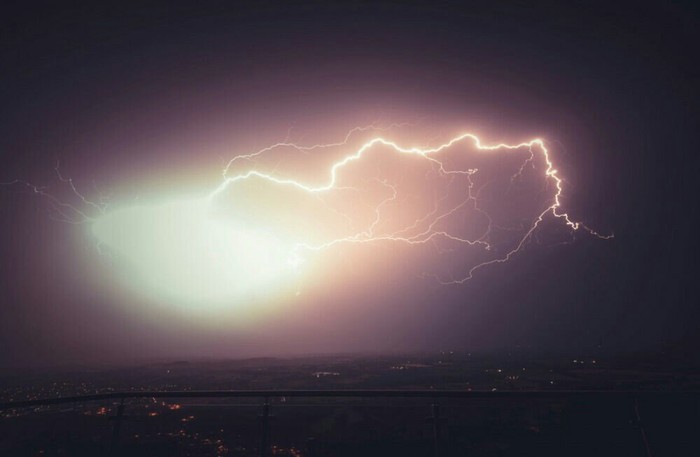 У Северного полюса зафиксировано 48 разрядов молнии