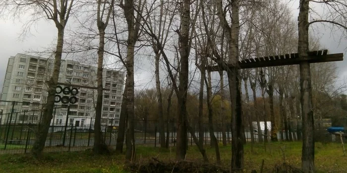 Дорогие друзья. Прошу Вас помочь. Хочется узнать что это такое. - Спортивная площадка, Покрышки, Моё