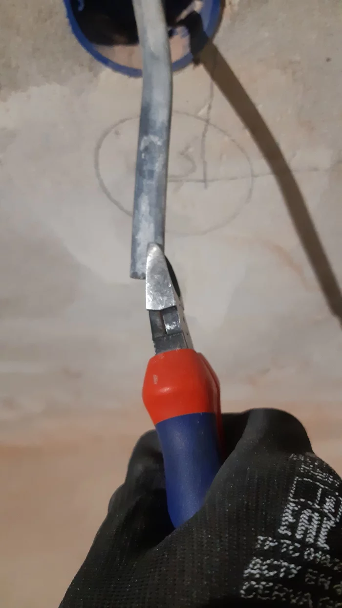 Cable stripping for pros with knives. - My, Cable, Electrician, Power socket, Video, Longpost