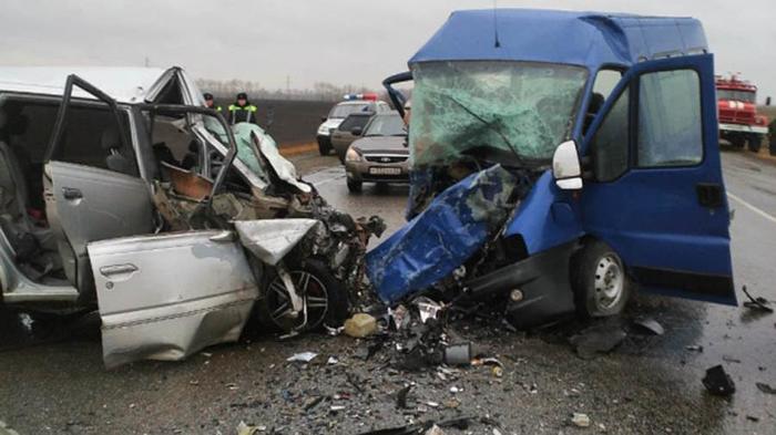 Eight people died in a terrible accident with two minibuses in the Altai region. - Negative, Road accident, Crash, Collision, Altai region