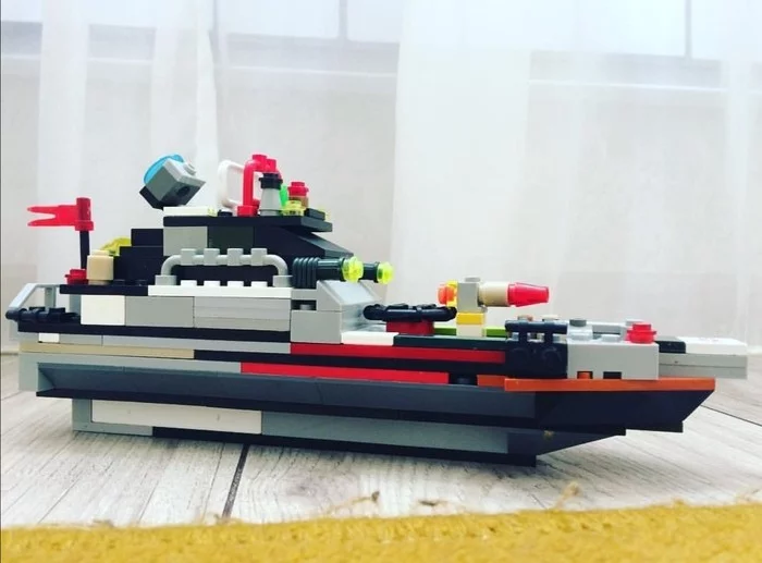 This is the ship made from old Lego sets. - My, Lego, Ship