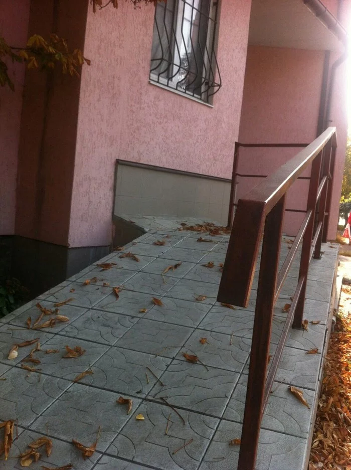 Road to nowhere - My, The photo, Autumn, Leaves, Iron, Railings, Building