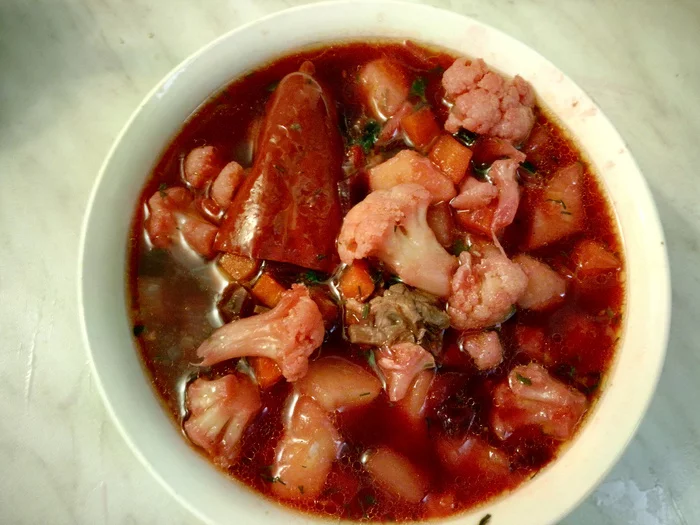 Note to housewives! To prevent your borscht from losing its rich red color, you need to add “cauliflower” to it! Everything ingenious is simple :) - My, Borsch, Color