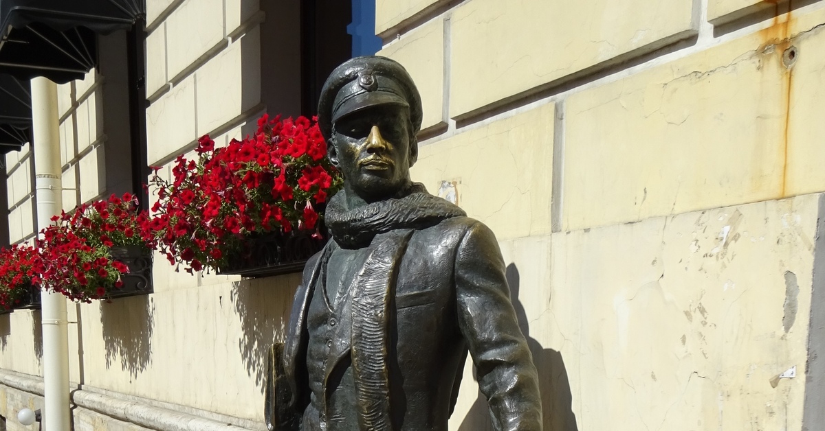 Памятник бендеру в петербурге. Памятник Остапу Бендеру в Санкт Петербурге. Памятник Остапу Бендеру в Санкт-Петербурге на итальянской улице. . В июле 2000 года в Санкт-Петербурге установили памятник Остапу Бендеру.