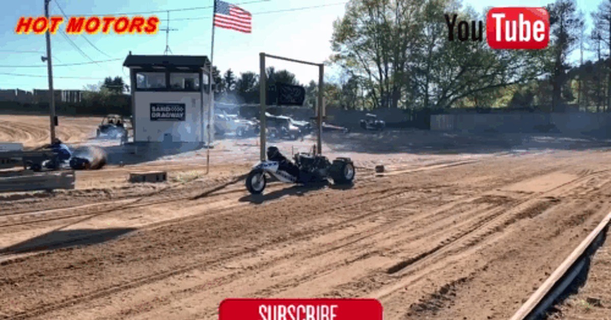 Top Fuel Trike Motorcycle Dirt Drag Racing - Drag racing, Moto, GIF