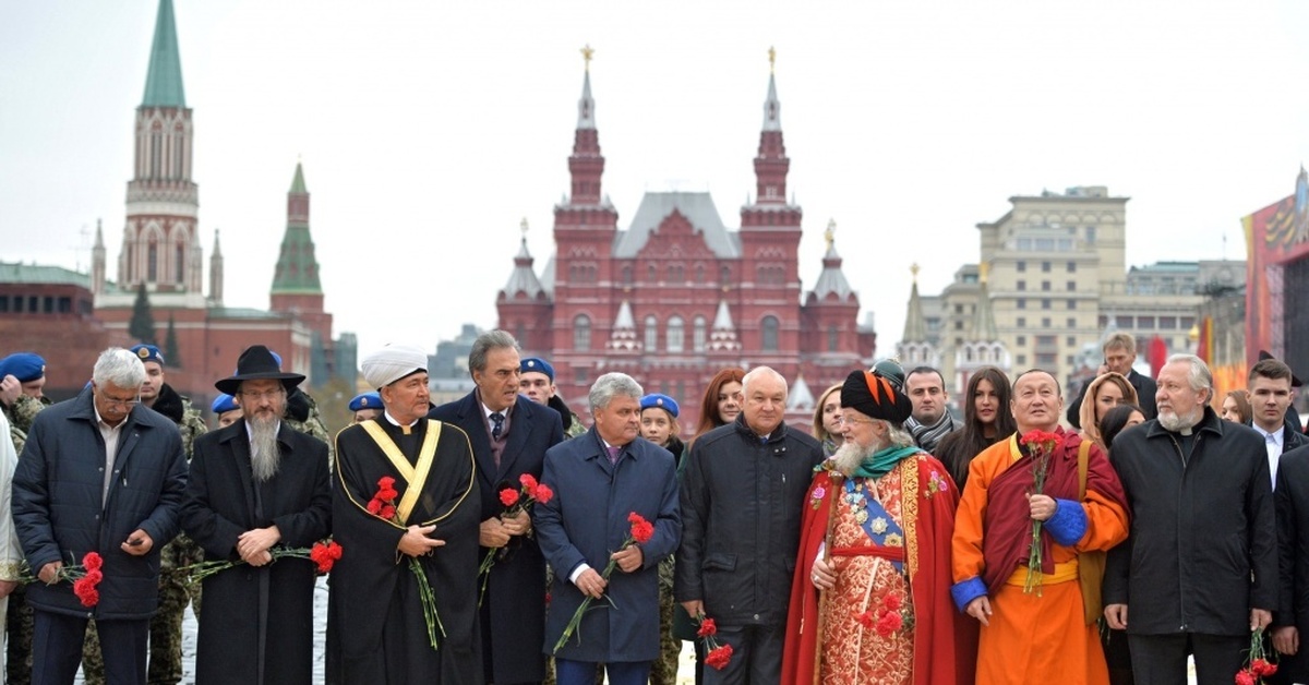 4 ноября вднх. 4 Ноября Путин на красной площади. Представители разных конфессий. Представители религиозных конфессий России. Религии Москвы.