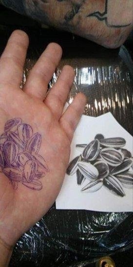 Фото татуировок на ладонях рук