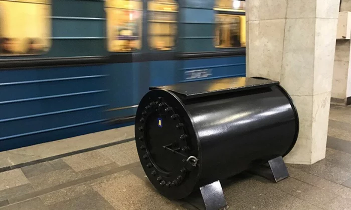 Did you know what the black barrels at metro stations are for? - Russia, Metro, The photo, Protection