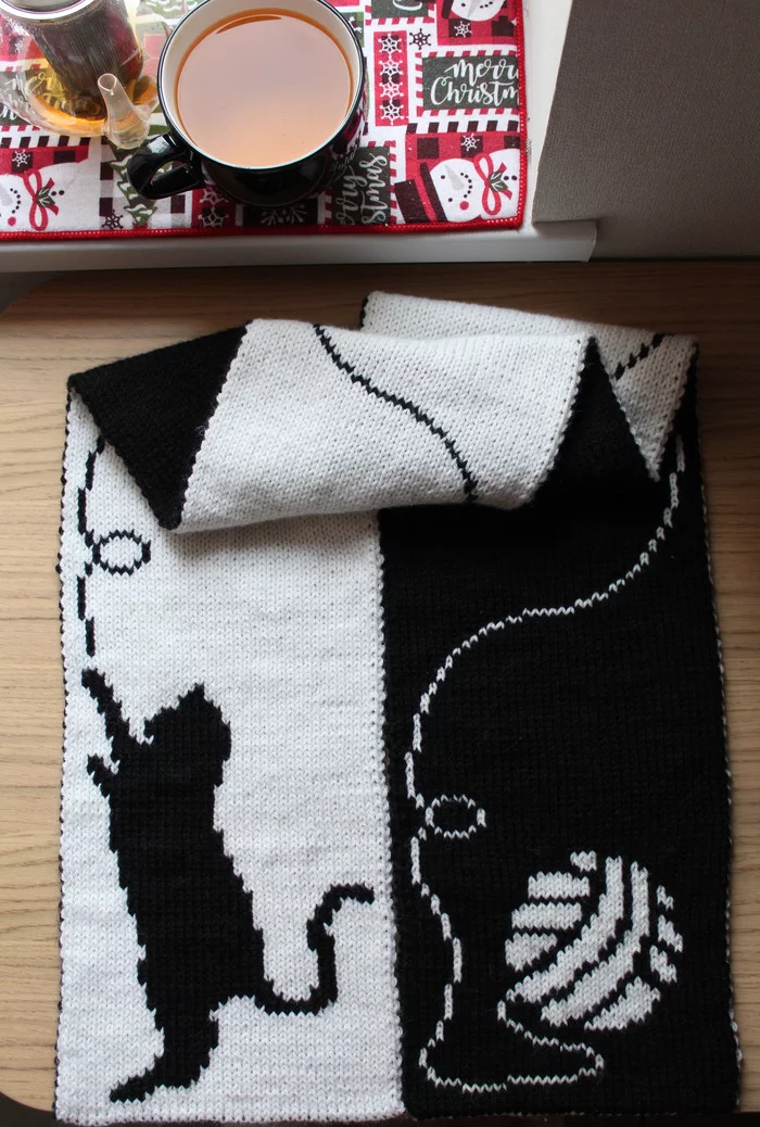 Scarf kitten with ball - My, Needlework without process, Knitting, Scarf, cat, With your own hands, Black and white, Kittens, Longpost