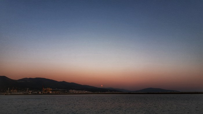 Red moon of the blue sea. - My, Sea, moon, Night, Full moon, Beginning photographer, Novorossiysk, The photo