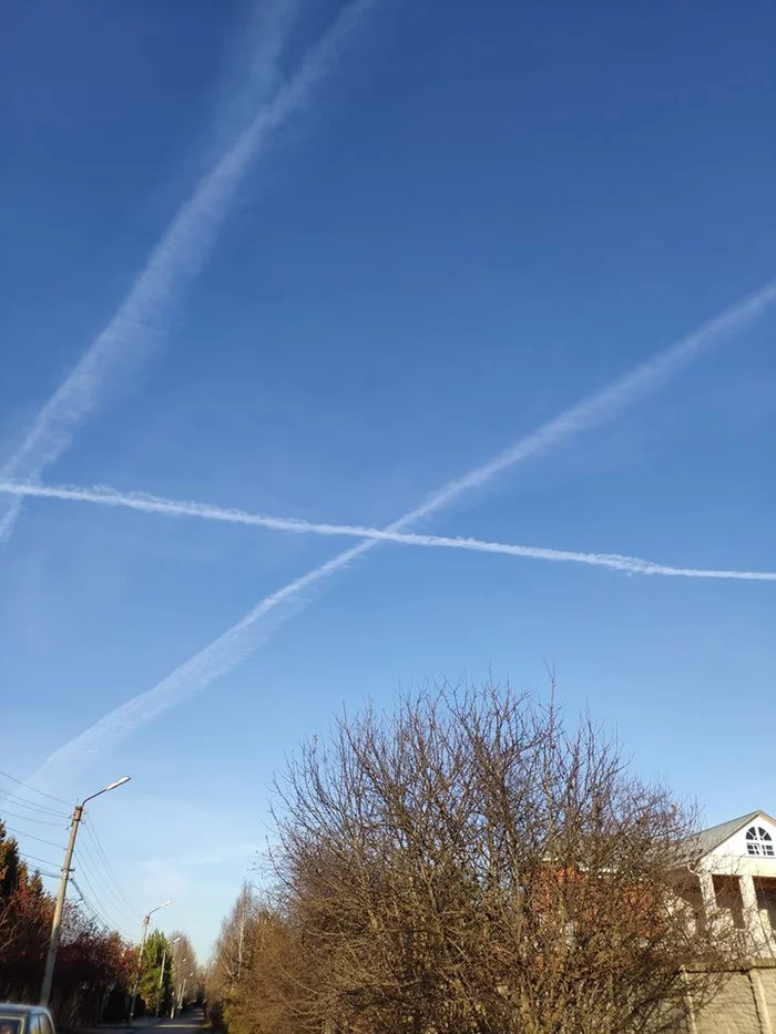 The sky in the colors of St. Andrew's flag - My, Autumn, Sky, St. Andrew's flag, Moscow region