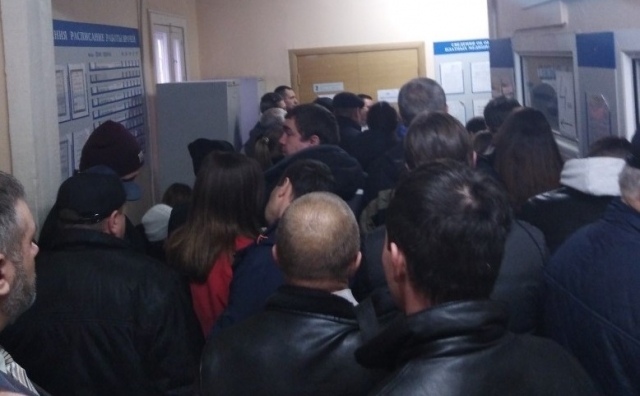 Drivers attack drug dispensaries in Yaroslavl and Rybinsk. - Yaroslavl, Expert in narcology, Queue, reference, The photo, Vertical video, Video, Longpost