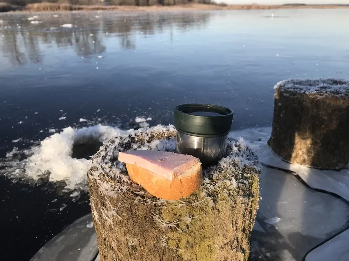 The romance of winter fishing. - My, Winter fishing, The photo, Tea, A sandwich, Ice, Winter