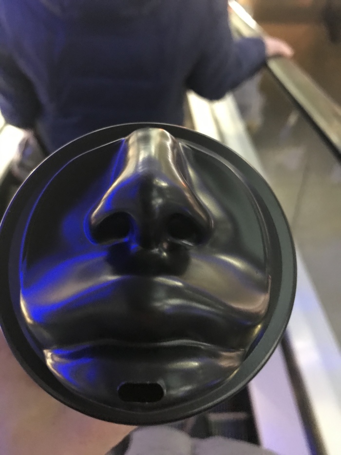 Прикупила кофейку, вот целуюсь со стаканчиком...