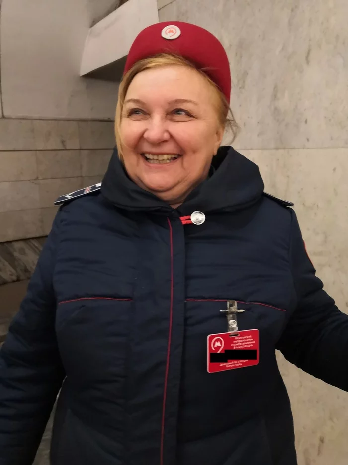 Nice attendant at the Kitay-Gorod metro station. - My, Moscow Metro, Metro, Rails, No rating