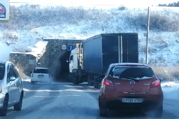 Tunnel of stupidity - My, Wagon, Tunnel, Stupidity, Achinsk, Longpost