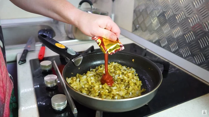 Солянка мясная сборная. Солянка с мясом, Кулинария, Длиннопост, Зажарка, Видео, Рецепт, Видео рецепт, Еда, Наготовке