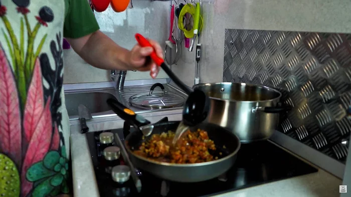Солянка мясная сборная. Солянка с мясом, Кулинария, Длиннопост, Зажарка, Видео, Рецепт, Видео рецепт, Еда, Наготовке
