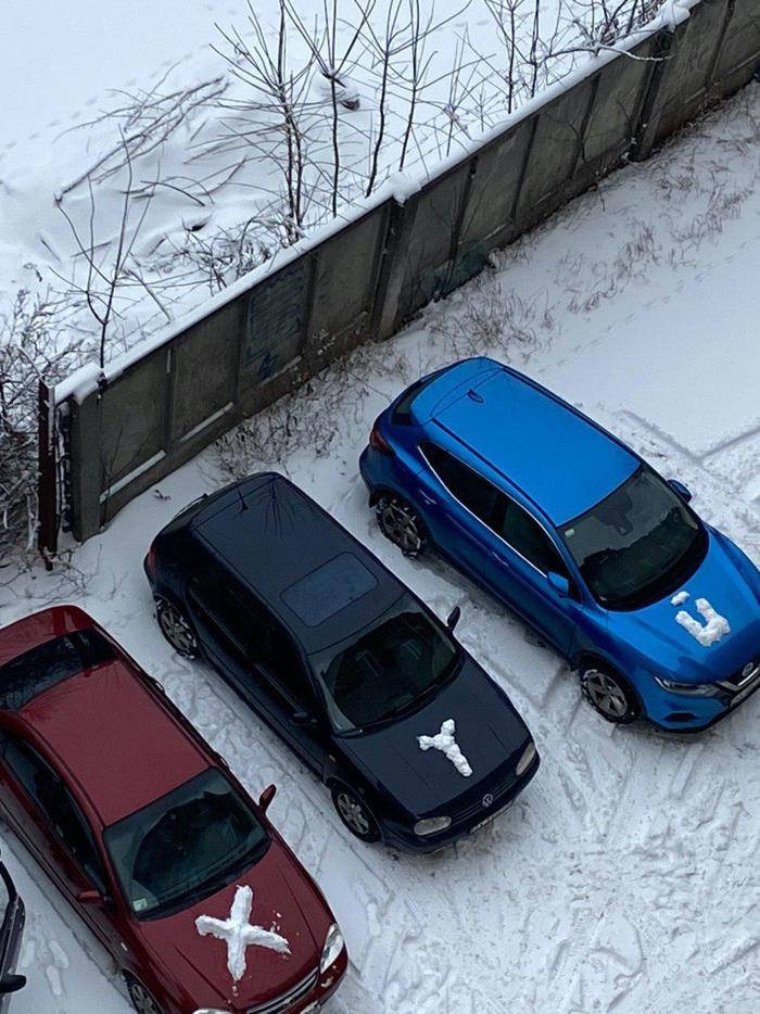 The first snow fell in Kharkov - Snow, Parking