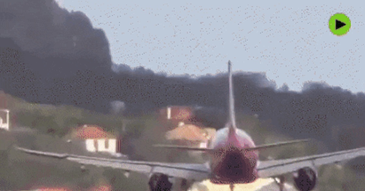 Got out - Airplane, Landing, GIF, Cross wind