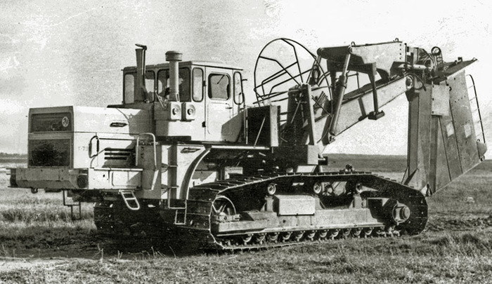 Ответ на пост «"Раскопки в старых кабинетах завода иногда радуют.Макет дреноукладчика МД 12 спаянный кем-то когда-то в советские времена. Масштаб 1:10"»