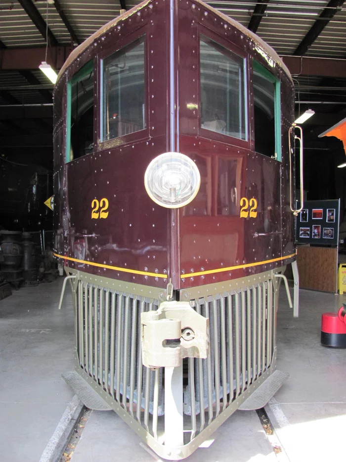 Zheleznodorozhnoe - Railway, Locomotive, Longpost, On the railway track